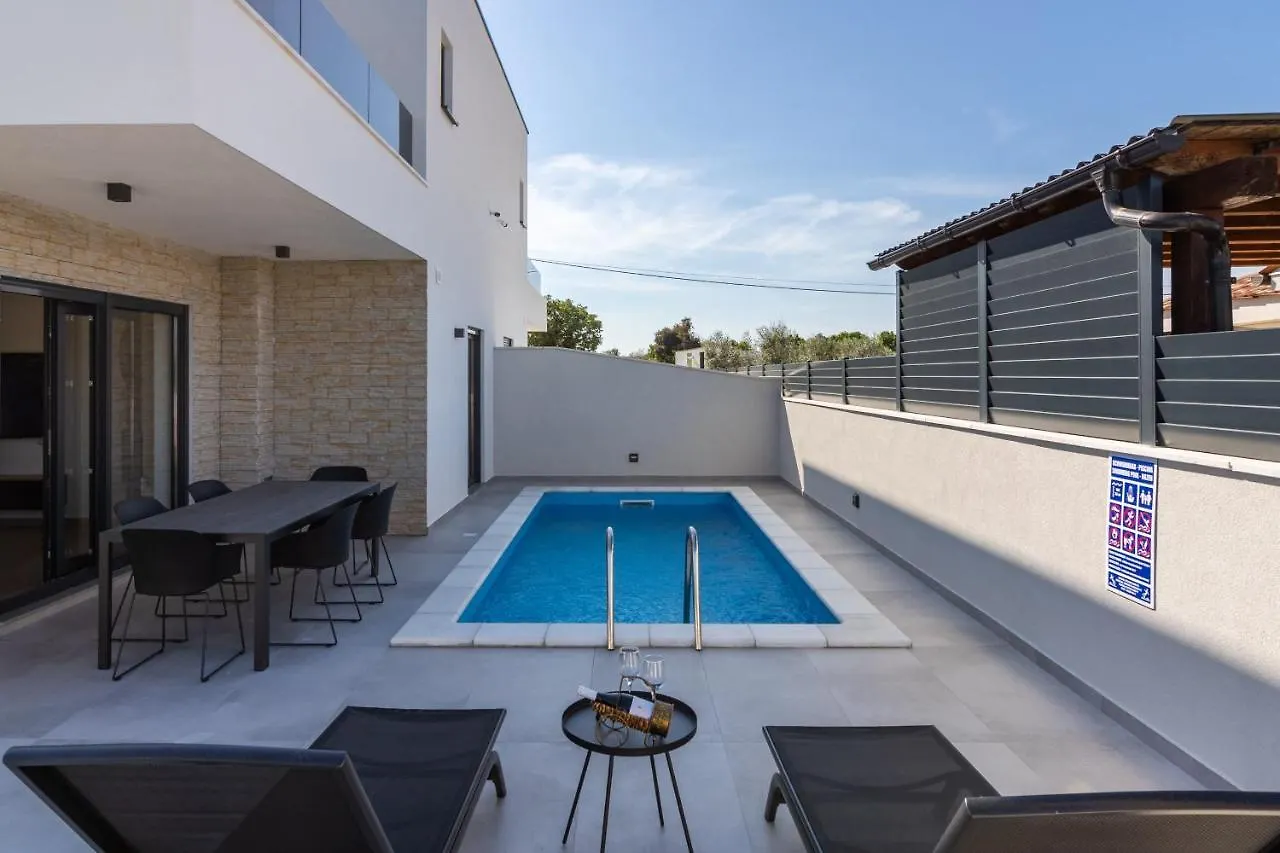 Villa Noah Sisan